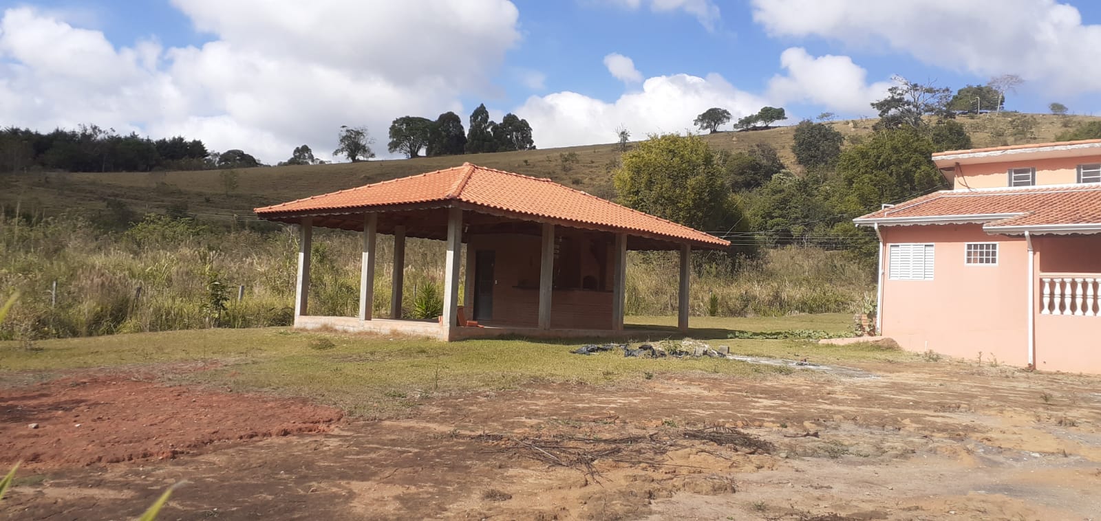 Sítio de Alto Padrão em Munhoz/MG - 100% Asfaltado e Estruturado cód. 1231