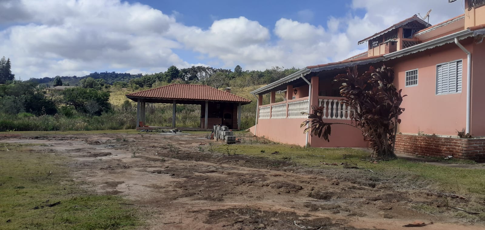 Sítio de Alto Padrão em Munhoz/MG - 100% Asfaltado e Estruturado cód. 1231