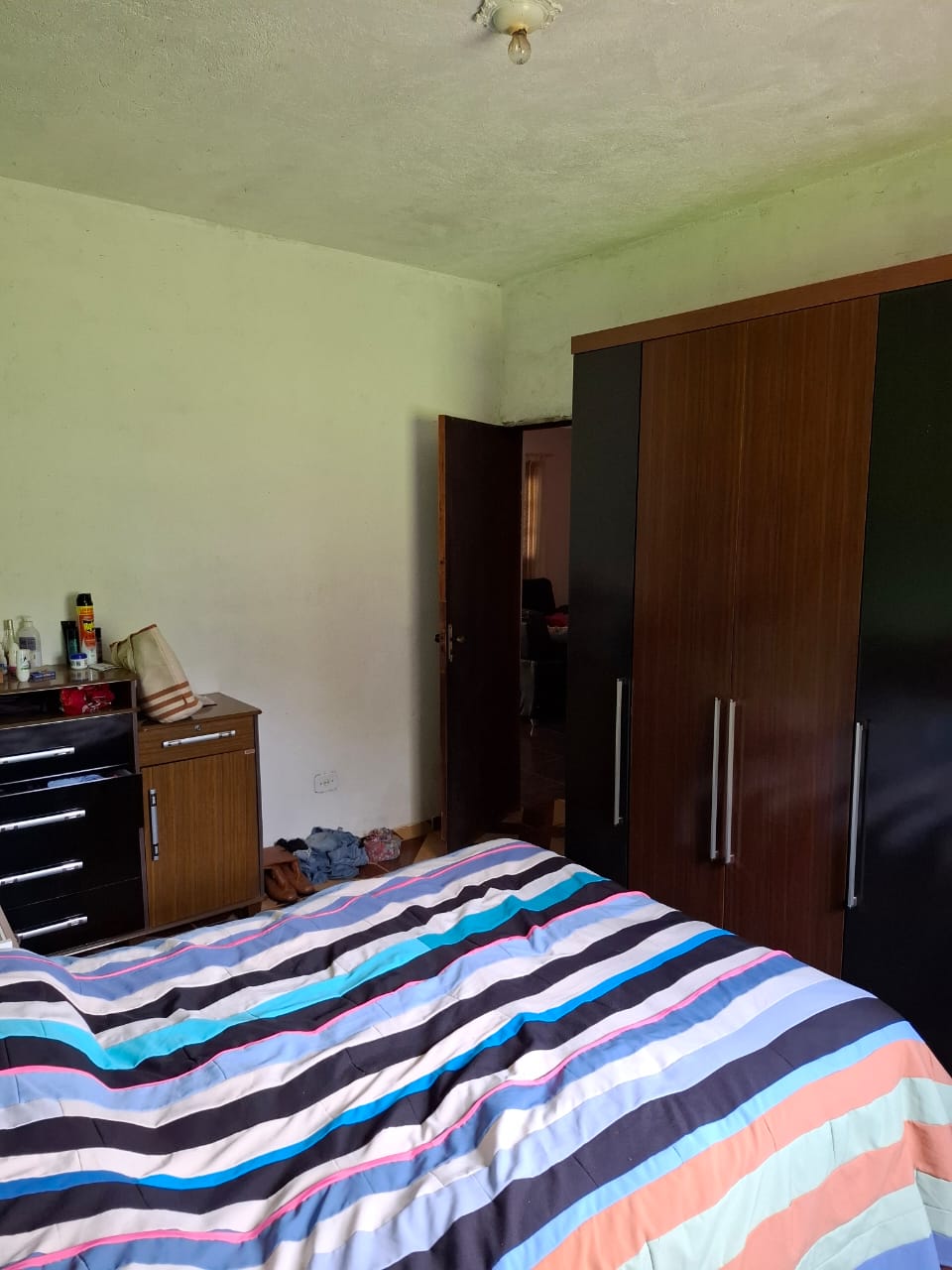 Chácara completa com casa de 4 dorms, sala gigante e área gourmet em Munhoz - MG cod. 1232