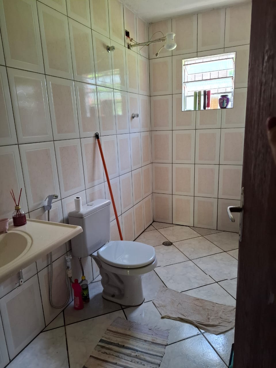 Chácara completa com casa de 4 dorms, sala gigante e área gourmet em Munhoz - MG cod. 1232