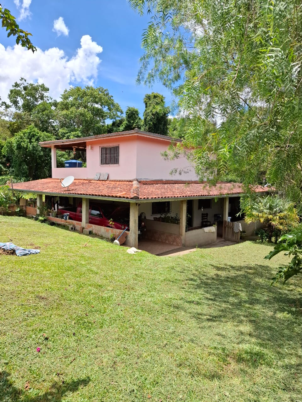Chácara completa com casa de 4 dorms, sala gigante e área gourmet em Munhoz - MG cod. 1232
