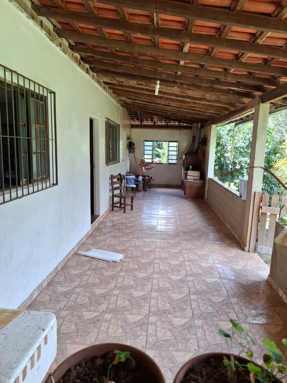 Chácara completa com casa de 4 dorms, sala gigante e área gourmet em Munhoz - MG cod. 1232