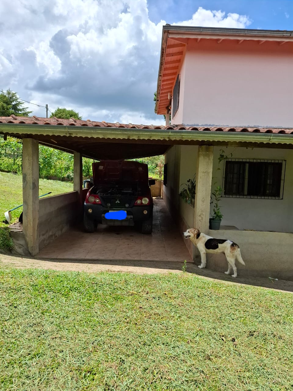 Chácara completa com casa de 4 dorms, sala gigante e área gourmet em Munhoz - MG cod. 1232