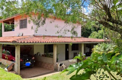 Chácara completa com casa de 4 dorms, sala gigante e área gourmet em Munhoz - MG cod. 1232