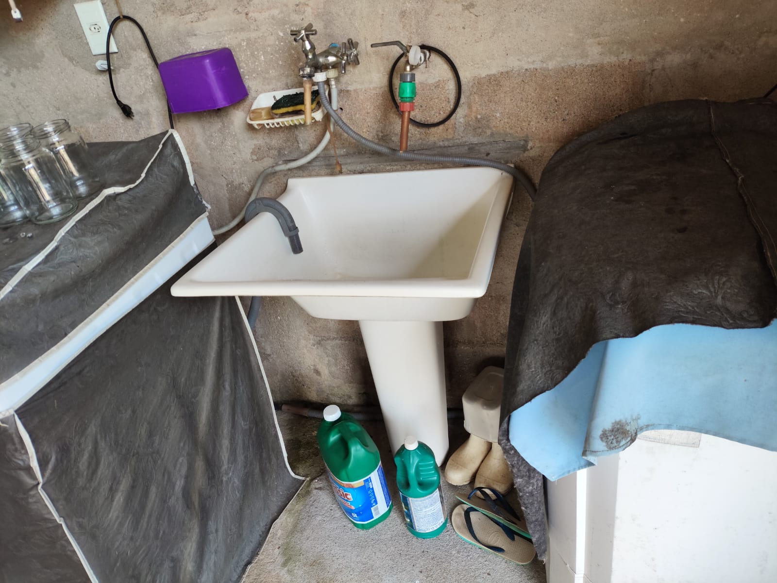 Sítio com casa composta de 2 quartos, sala, cozinha no município de Extrema  cod. 1234
