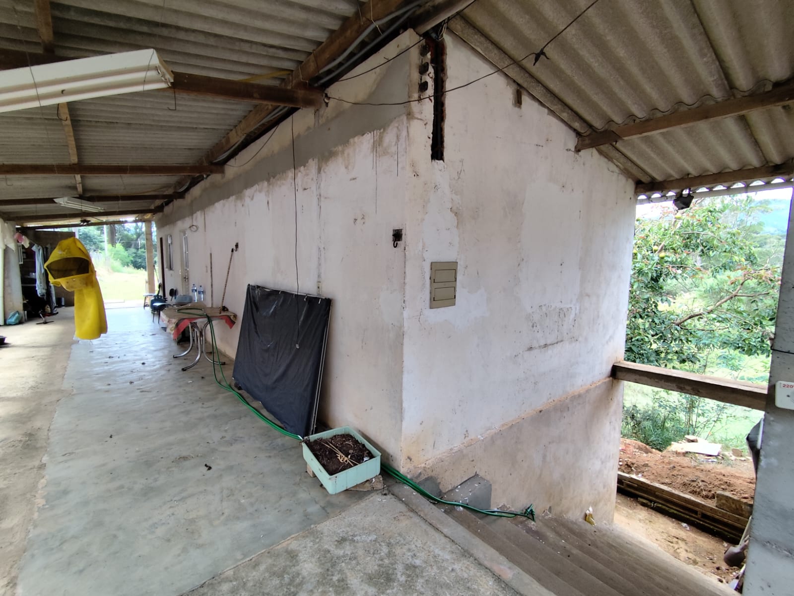 Sítio com casa composta de 2 quartos, sala, cozinha no município de Extrema  cod. 1234