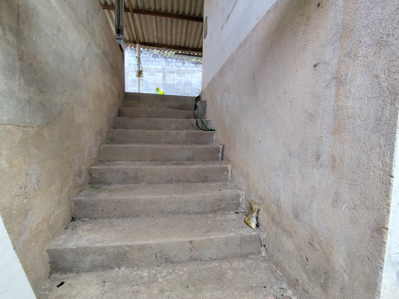Sítio com casa composta de 2 quartos, sala, cozinha no município de Extrema  cod. 1234