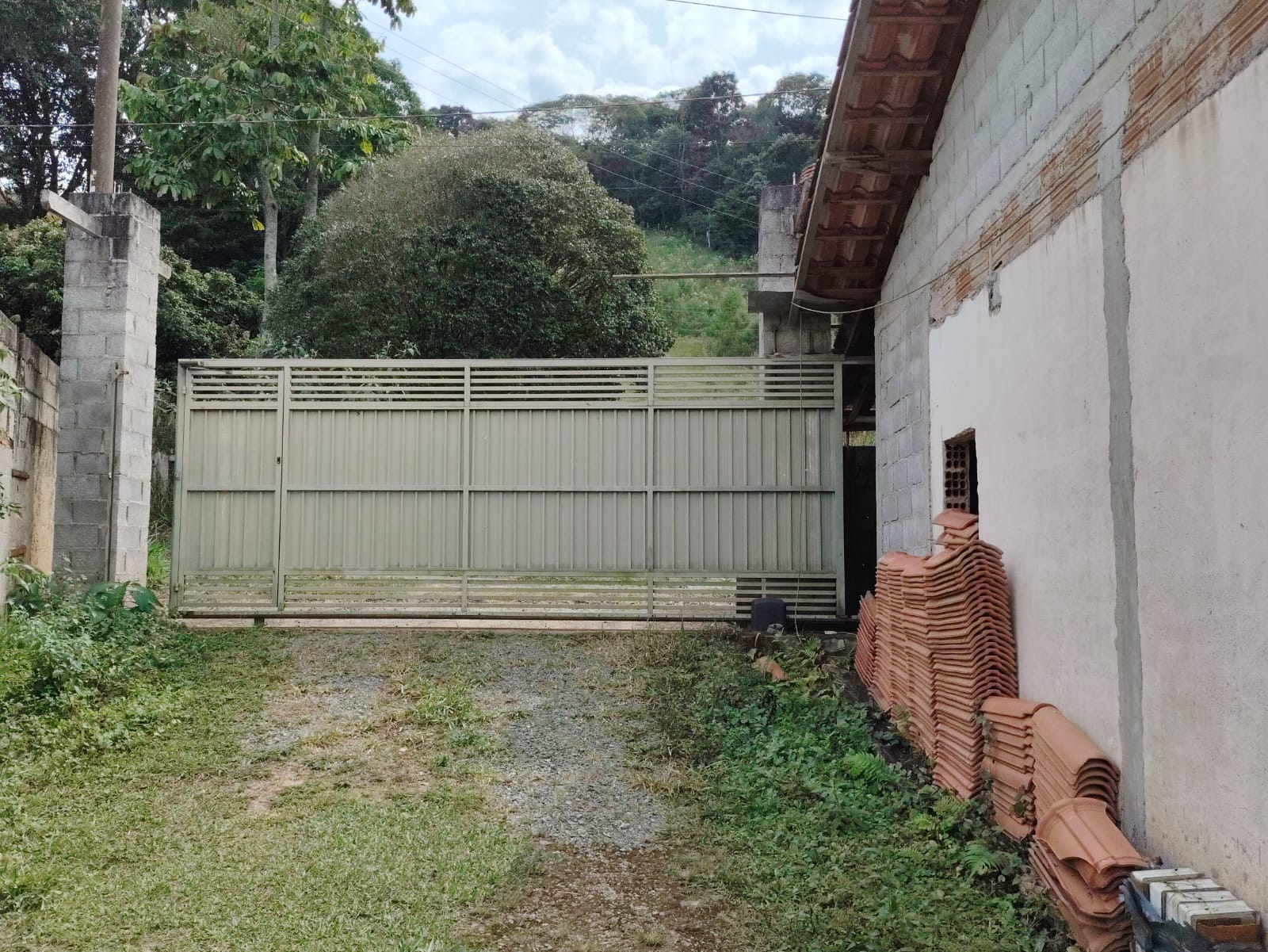 Sítio com casa composta de 2 quartos, sala, cozinha no município de Extrema  cod. 1234