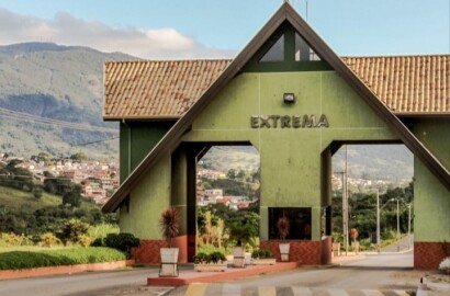 Sítio com casa composta de 2 quartos, sala, cozinha no município de Extrema  cod. 1234