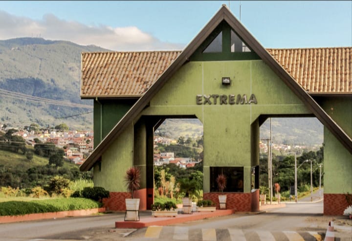 Sítio com casa composta de 2 quartos, sala, cozinha no município de Extrema  cod. 1234