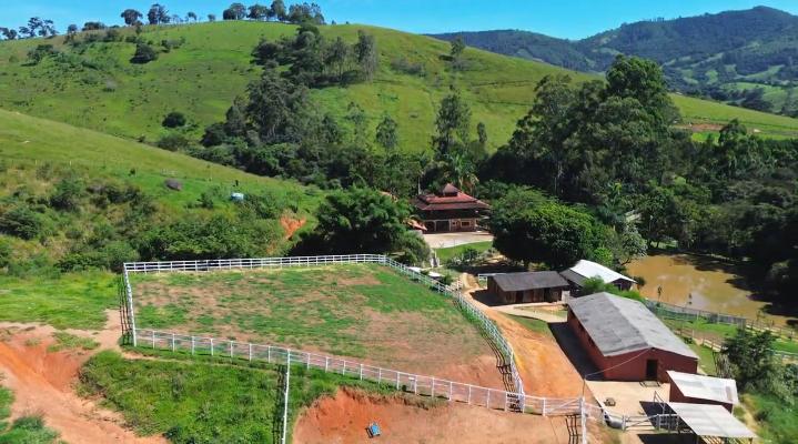 Fazenda de luxo em Extrema MG 6 alqueires e estrutura completa cod.1236
