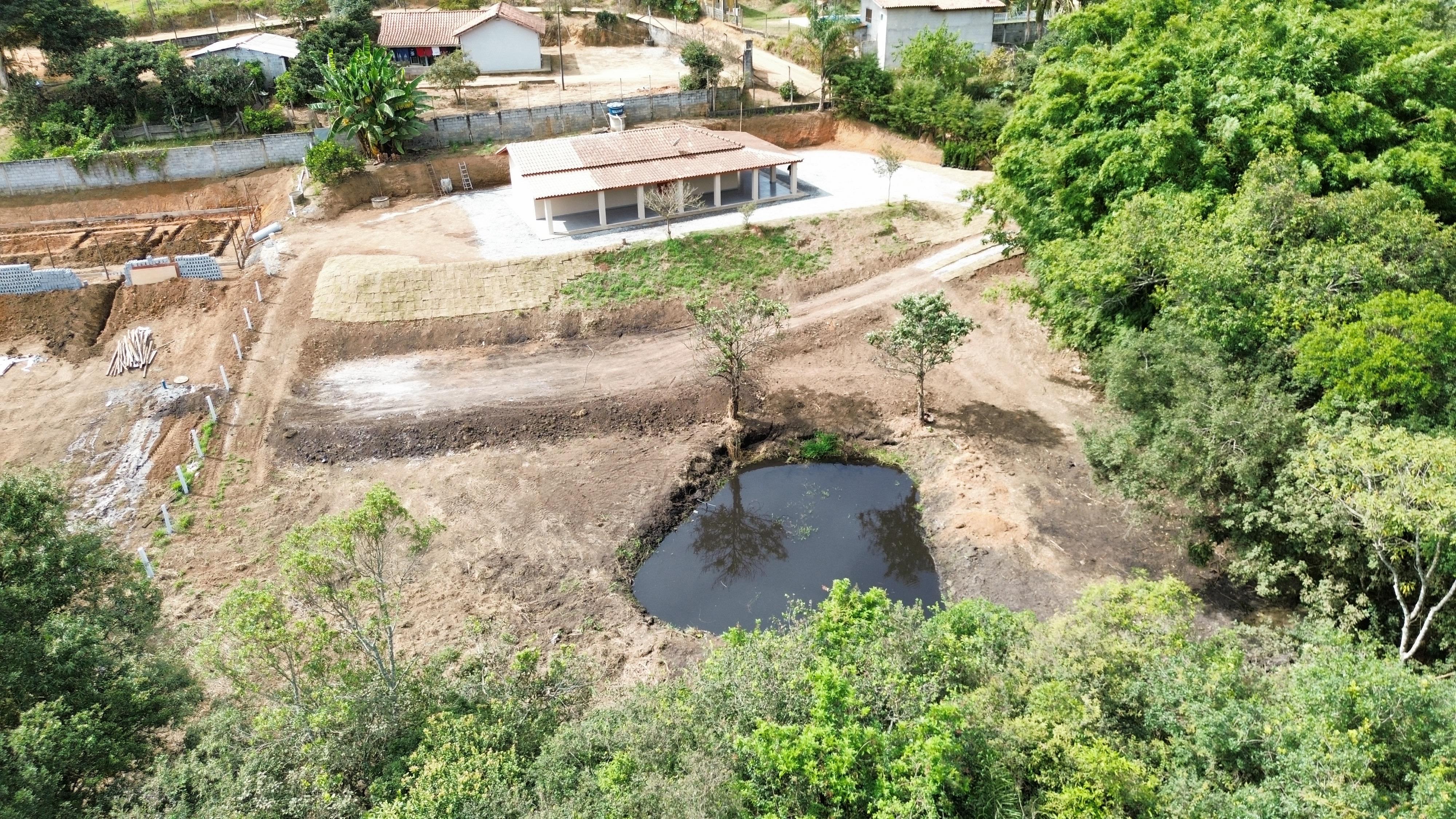 Chácara à venda em Pedra Bela com lago próprio, nascente, córrego e 3.200m² de terreno Cód 1239