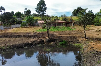 Chácara à venda em Pedra Bela com lago próprio, nascente, córrego e 3.200m² de terreno Cód 1239