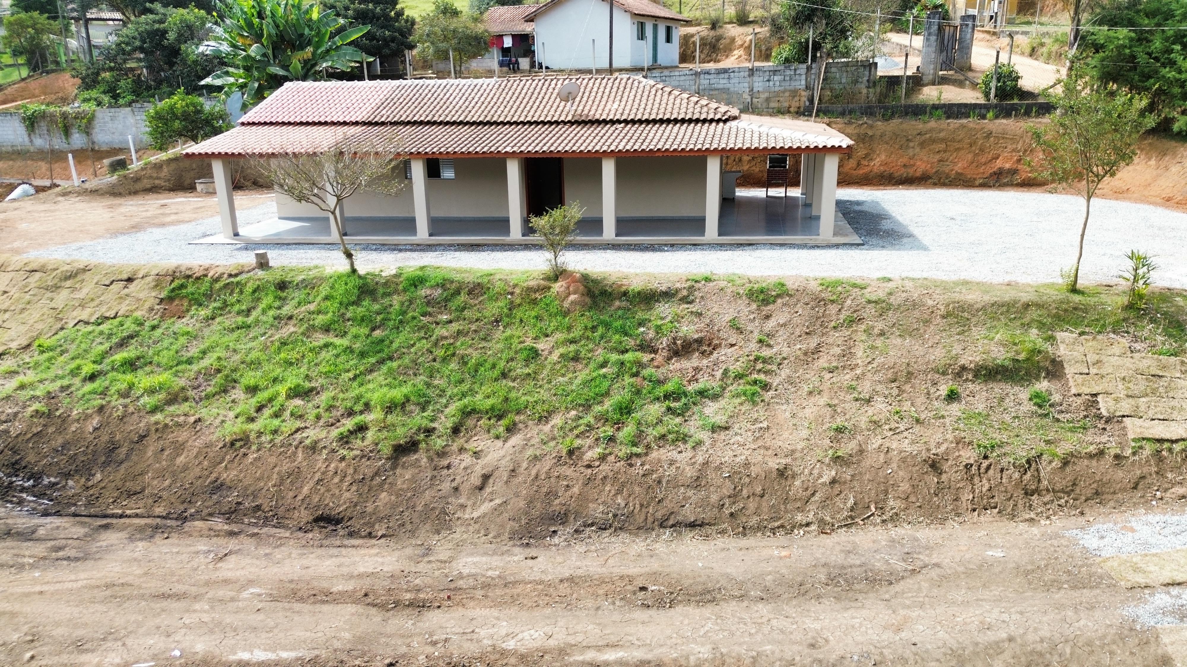 Chácara à venda em Pedra Bela com lago próprio, nascente, córrego e 3.200m² de terreno Cód 1239