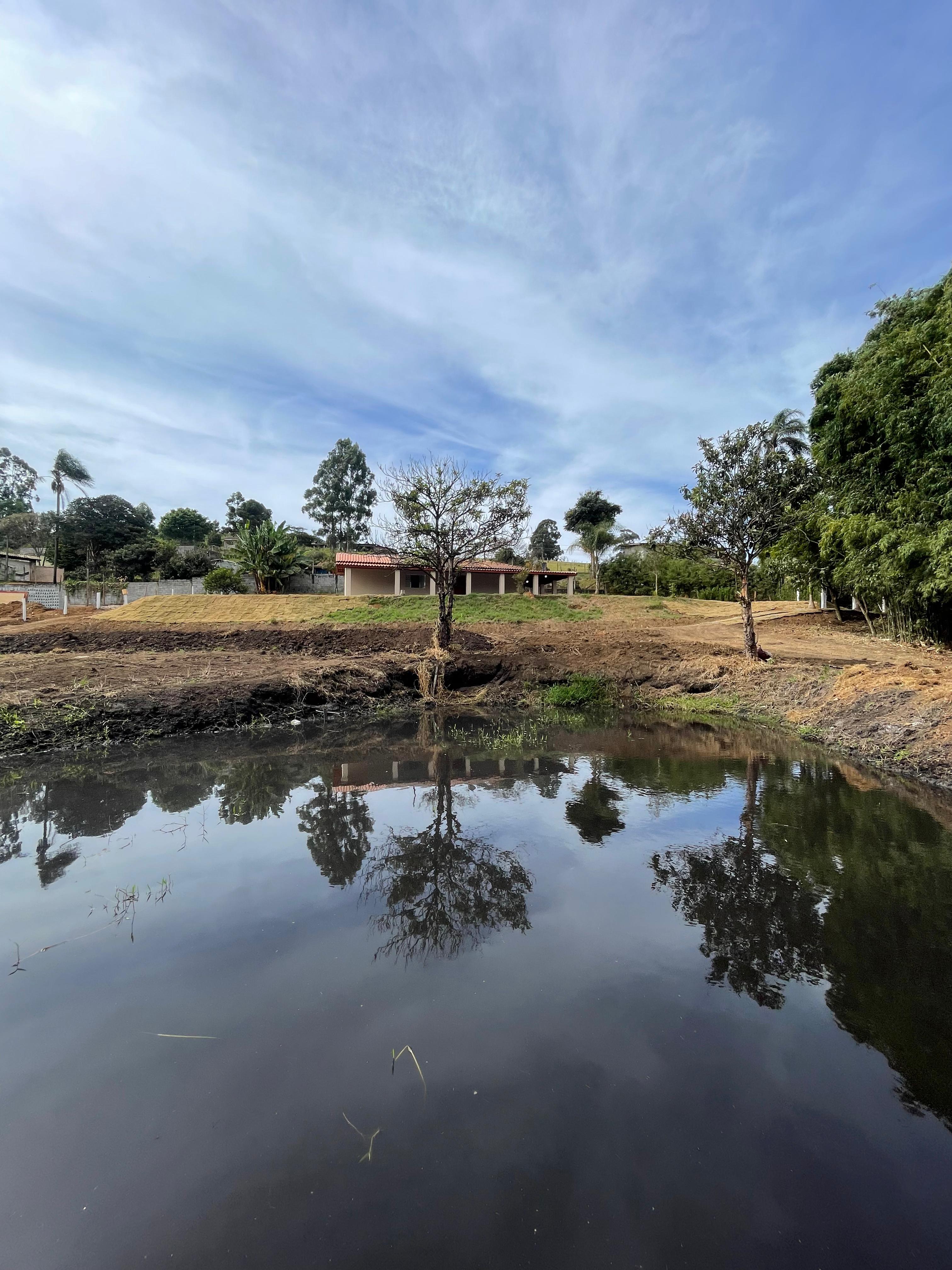 Chácara à venda em Pedra Bela com lago próprio, nascente, córrego e 3.200m² de terreno Cód 1239