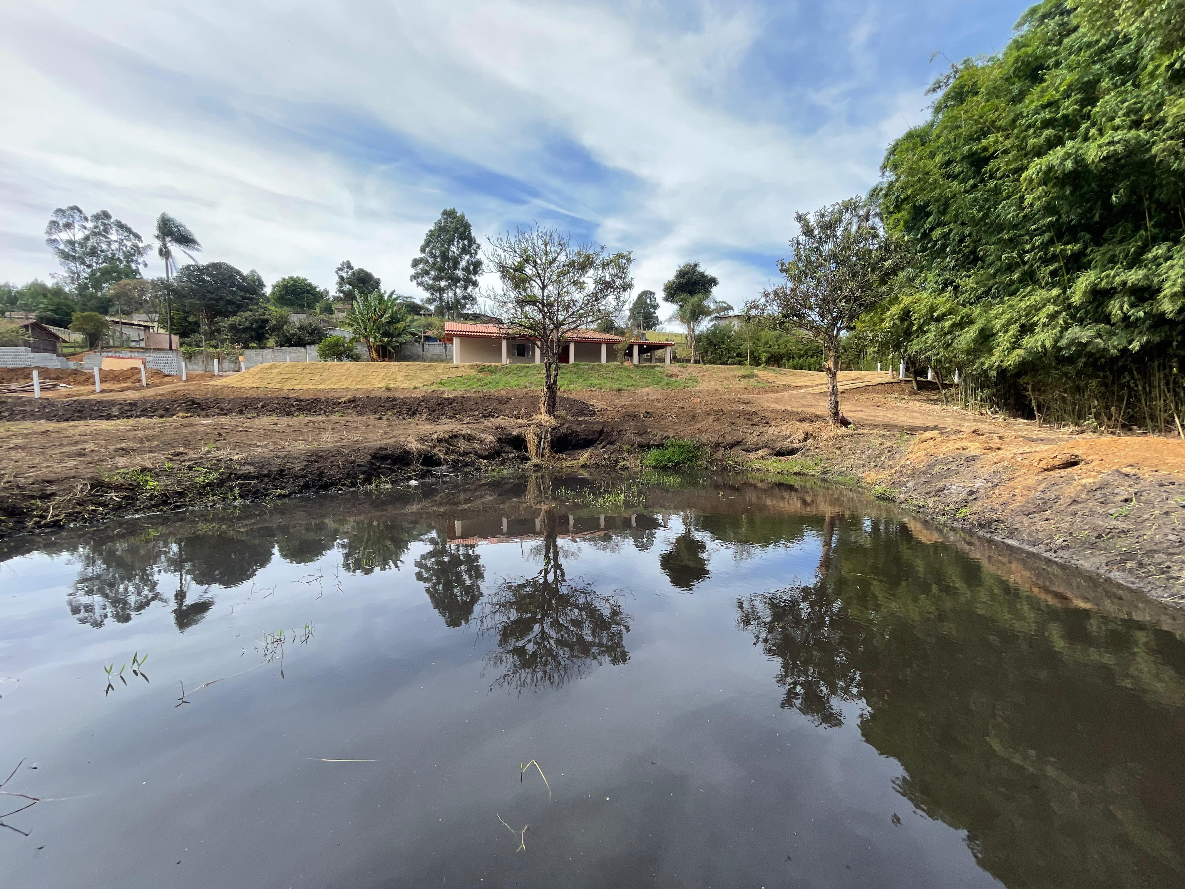 Chácara à venda em Pedra Bela com lago próprio, nascente, córrego e 3.200m² de terreno Cód 1239