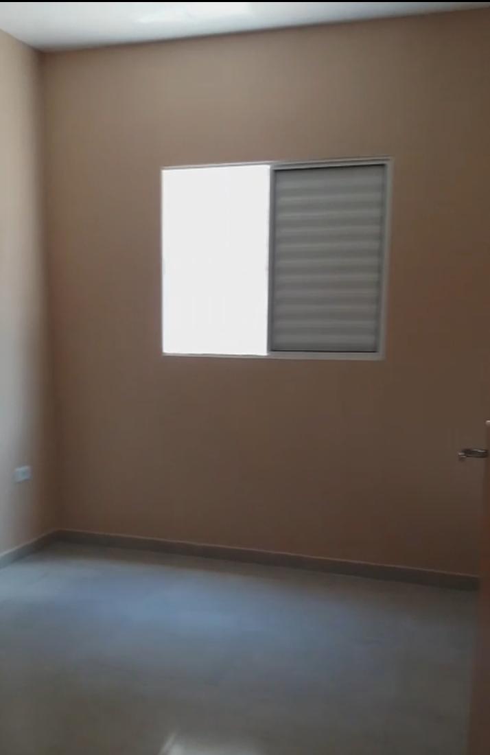 Casa à venda com 2 quartos, sala e cozinha integradas, banheiro, lavanderia, garagem e quintal amplo. Cod. 1240