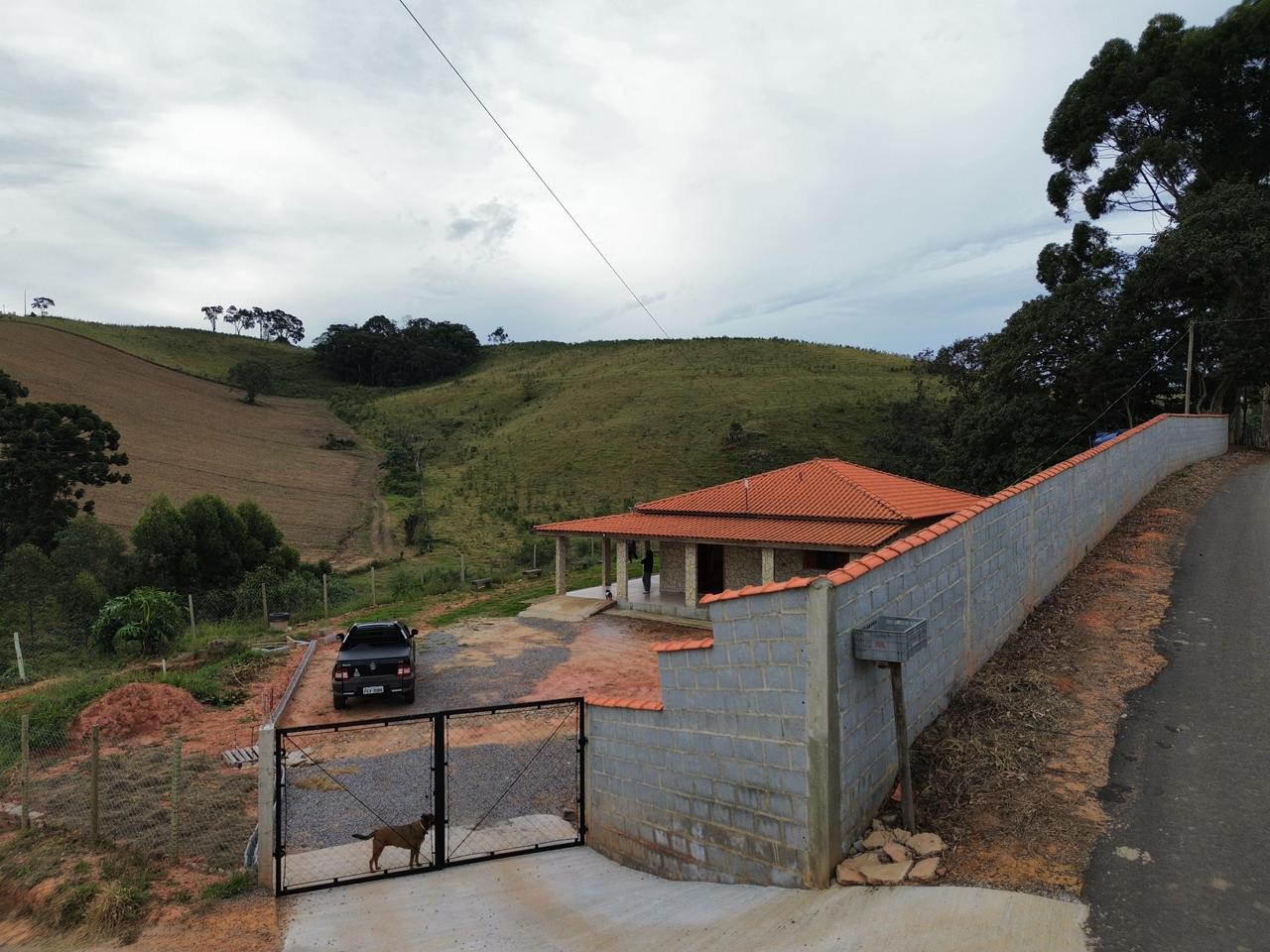 Chácara casa com 2 dormitórios sendo 1 com suíte a venda em Toledo - MG Cod - 1243