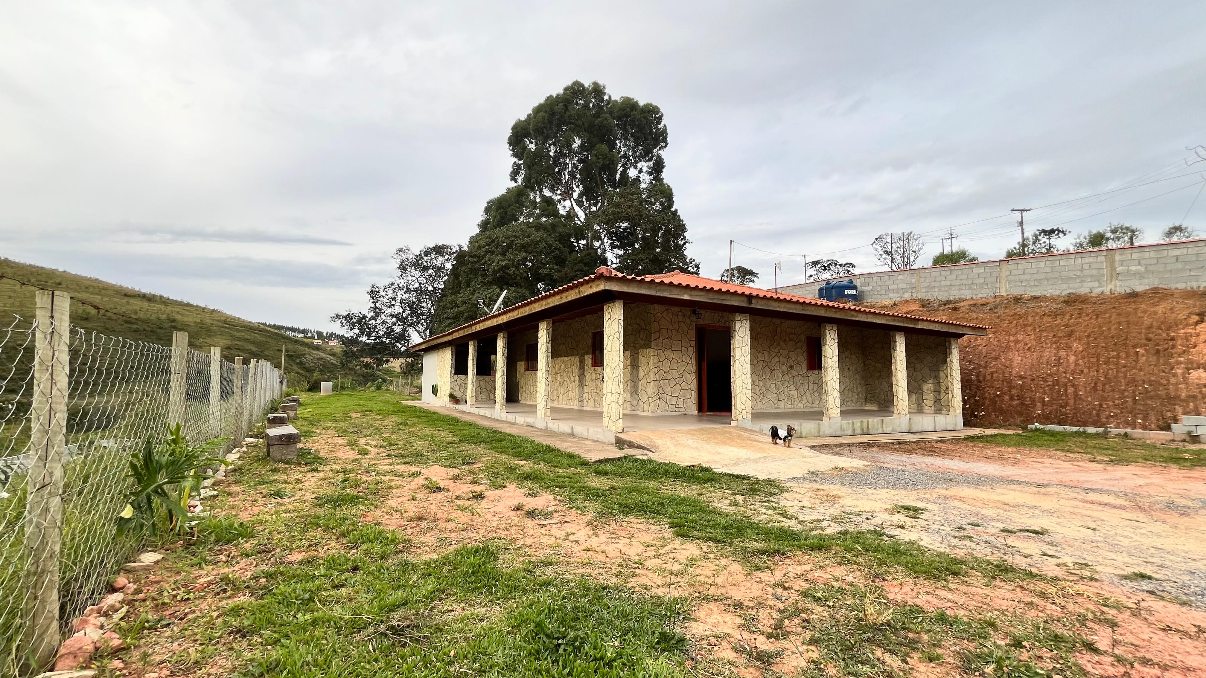 Chácara casa com 2 dormitórios sendo 1 com suíte a venda em Toledo - MG Cod - 1243