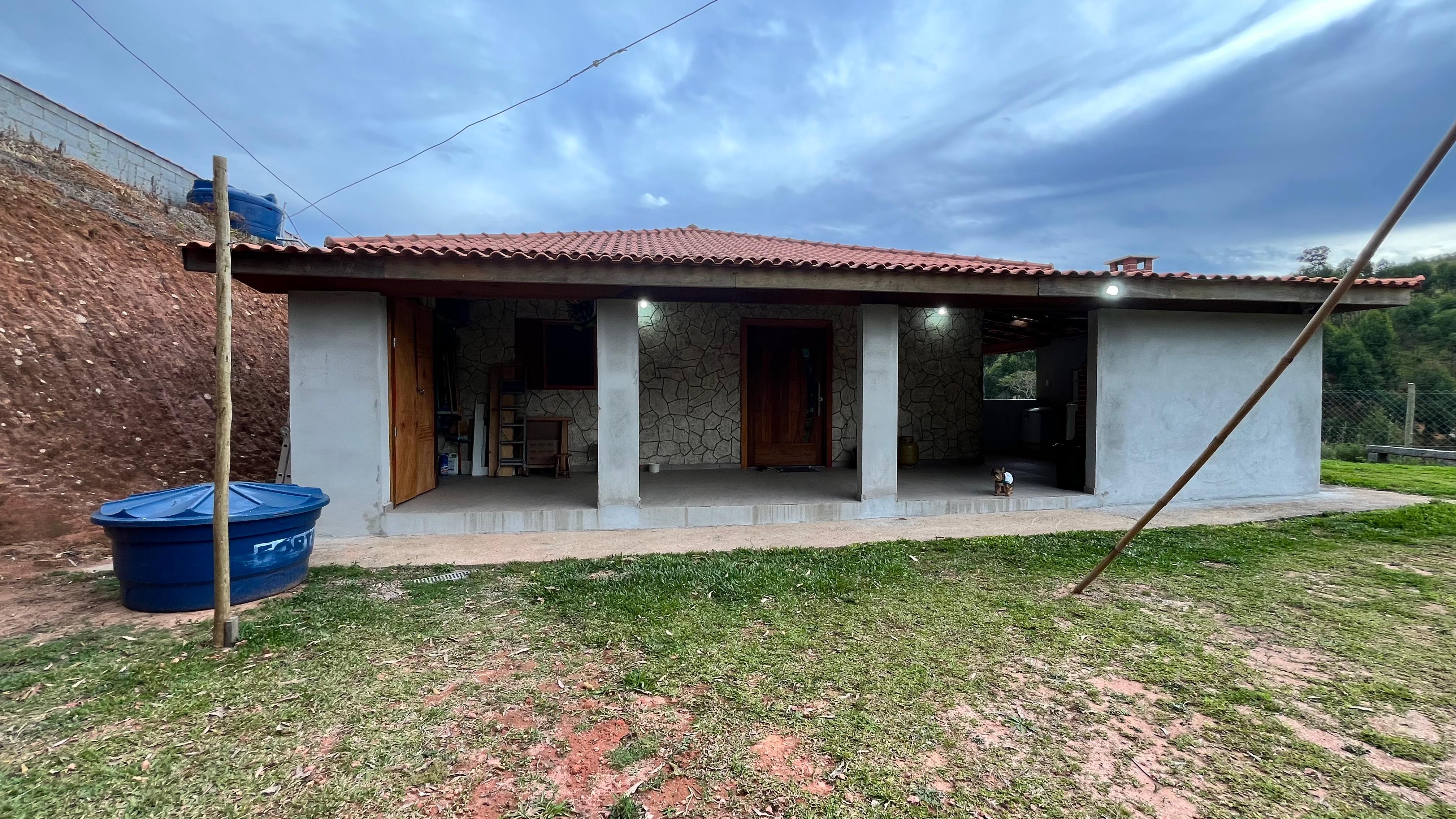 Chácara casa com 2 dormitórios sendo 1 com suíte a venda em Toledo - MG Cod - 1243