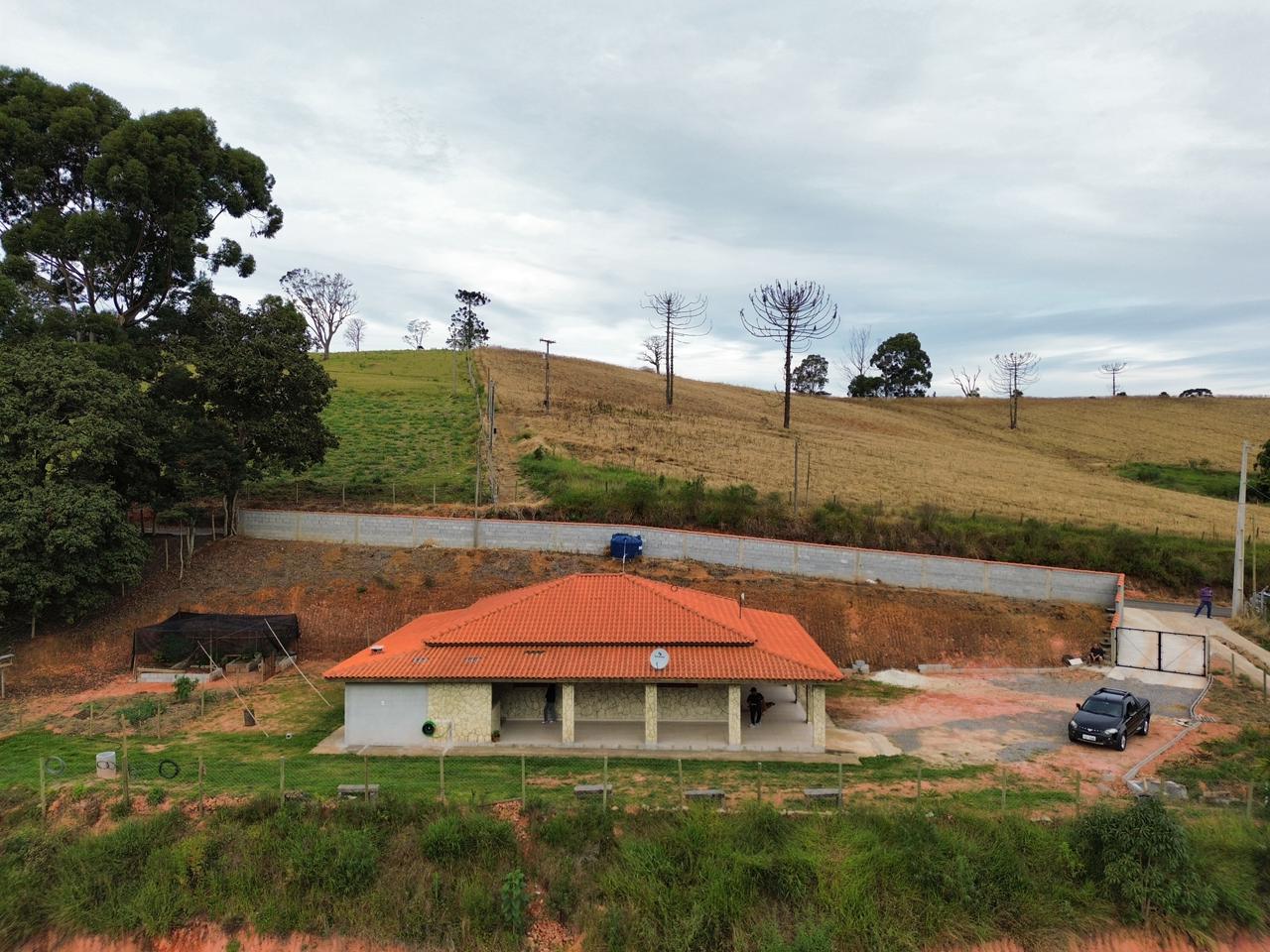 Chácara casa com 2 dormitórios sendo 1 com suíte a venda em Toledo - MG Cod - 1243