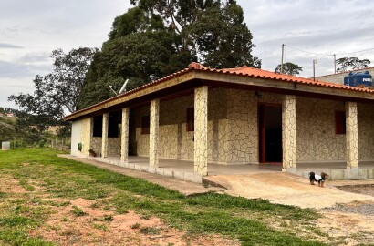 Chácara casa com 2 dormitórios sendo 1 com suíte a venda em Toledo - MG Cod - 1243