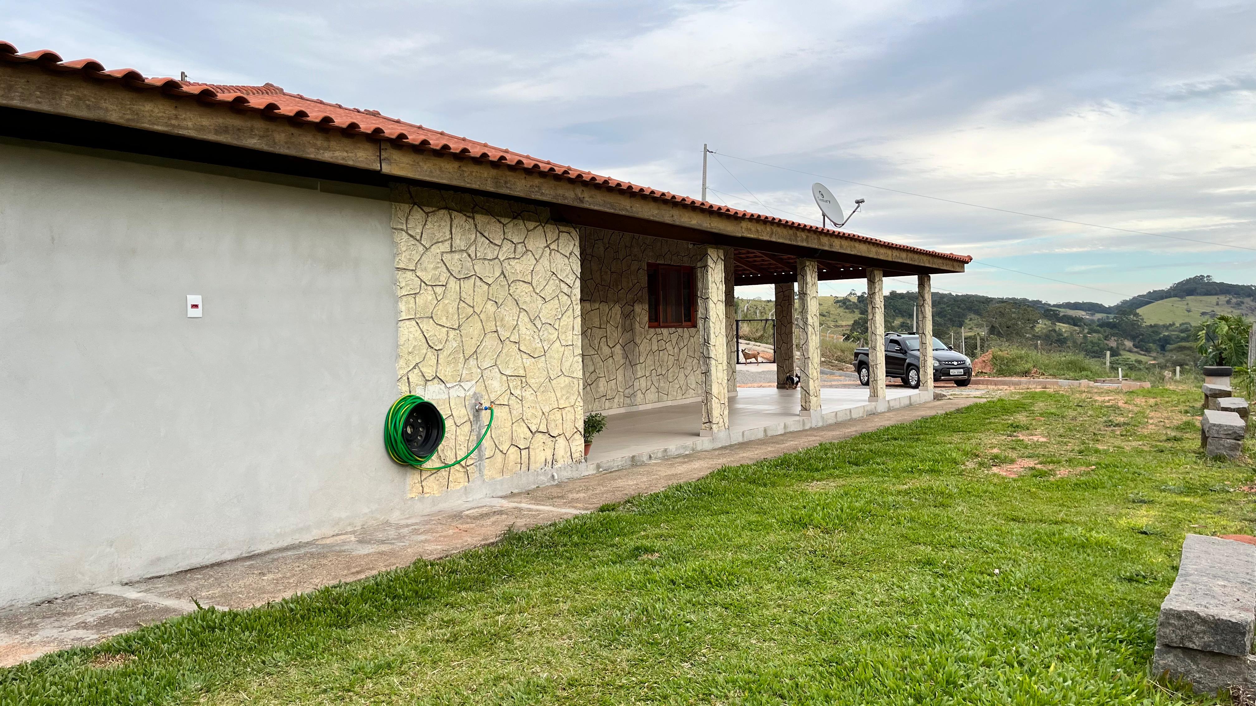 Chácara casa com 2 dormitórios sendo 1 com suíte a venda em Toledo - MG Cod - 1243