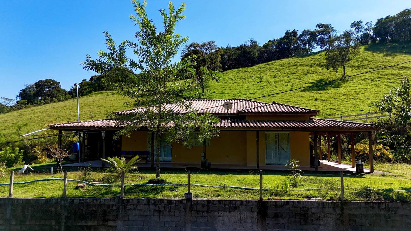 Sítio com Cachoeira Particular à Venda – 30.000m² + Casa – R$ 670 Mil cod.1248