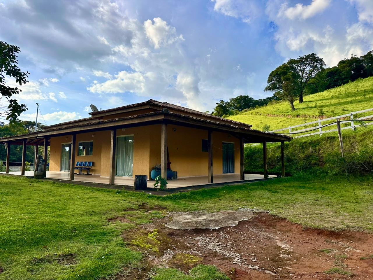 Sítio com Cachoeira Particular à Venda – 30.000m² + Casa – R$ 670 Mil cod.1248