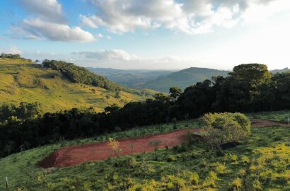 Terreno Rural à Venda em Toledo MG | 13.600 m² com Nascente e Escritura Cod. 1258