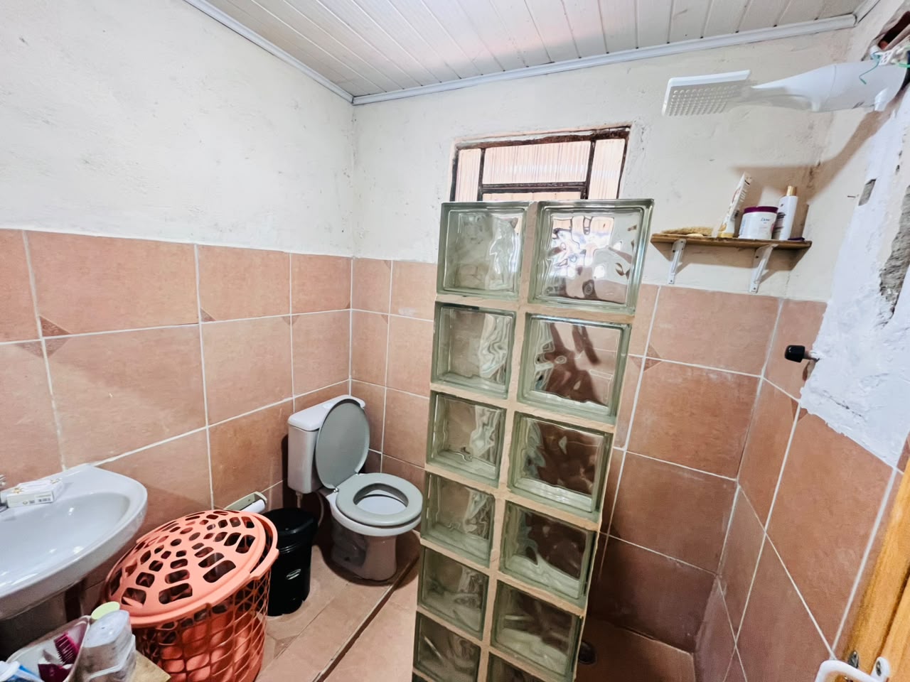 Chácara documentada com pequena casa em Munhoz - MG