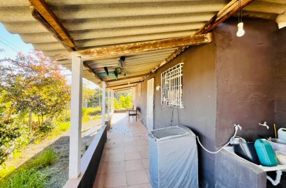 Chácara documentada com pequena casa em Munhoz - MG