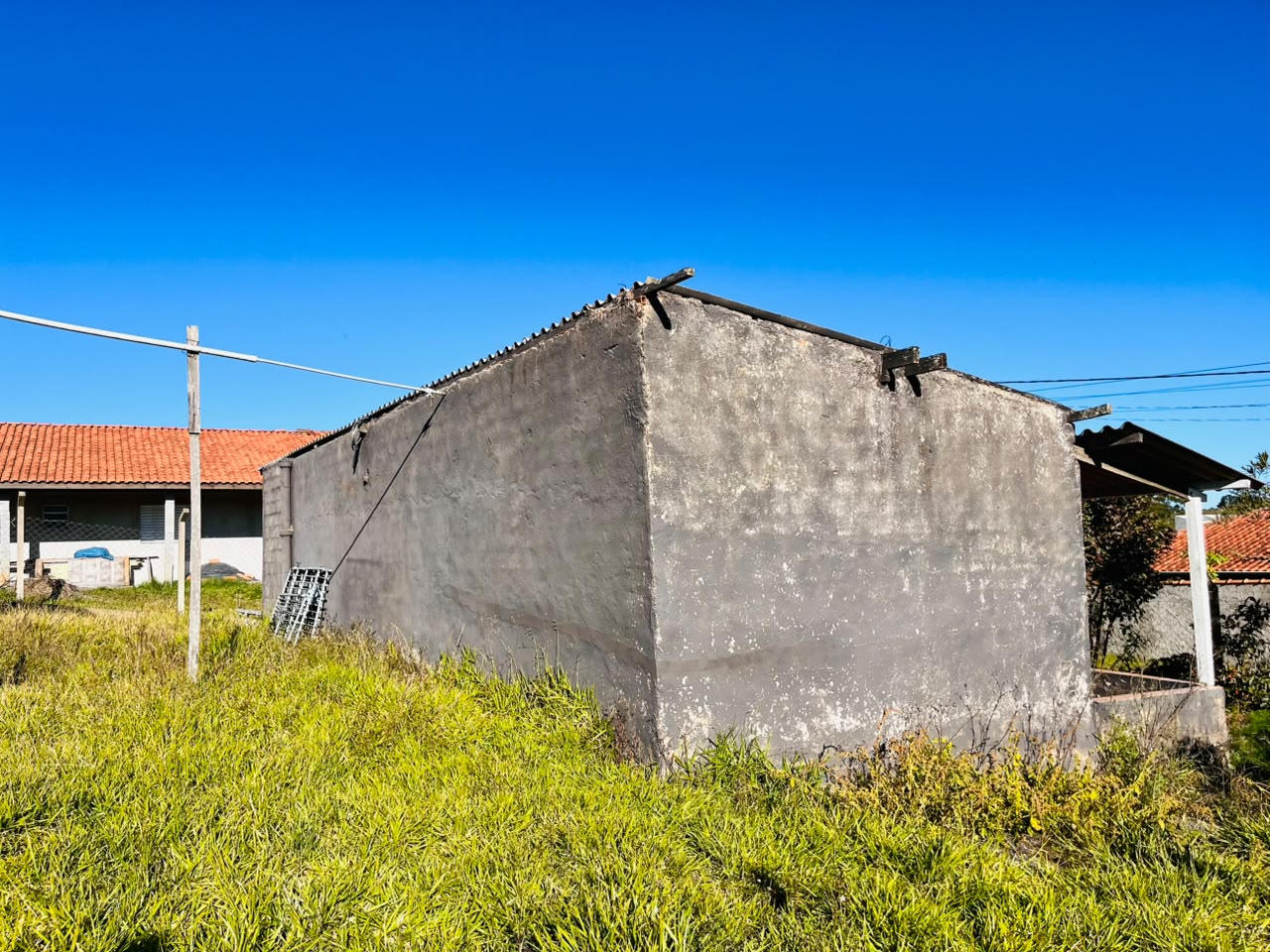 Chácara documentada com pequena casa em Munhoz - MG