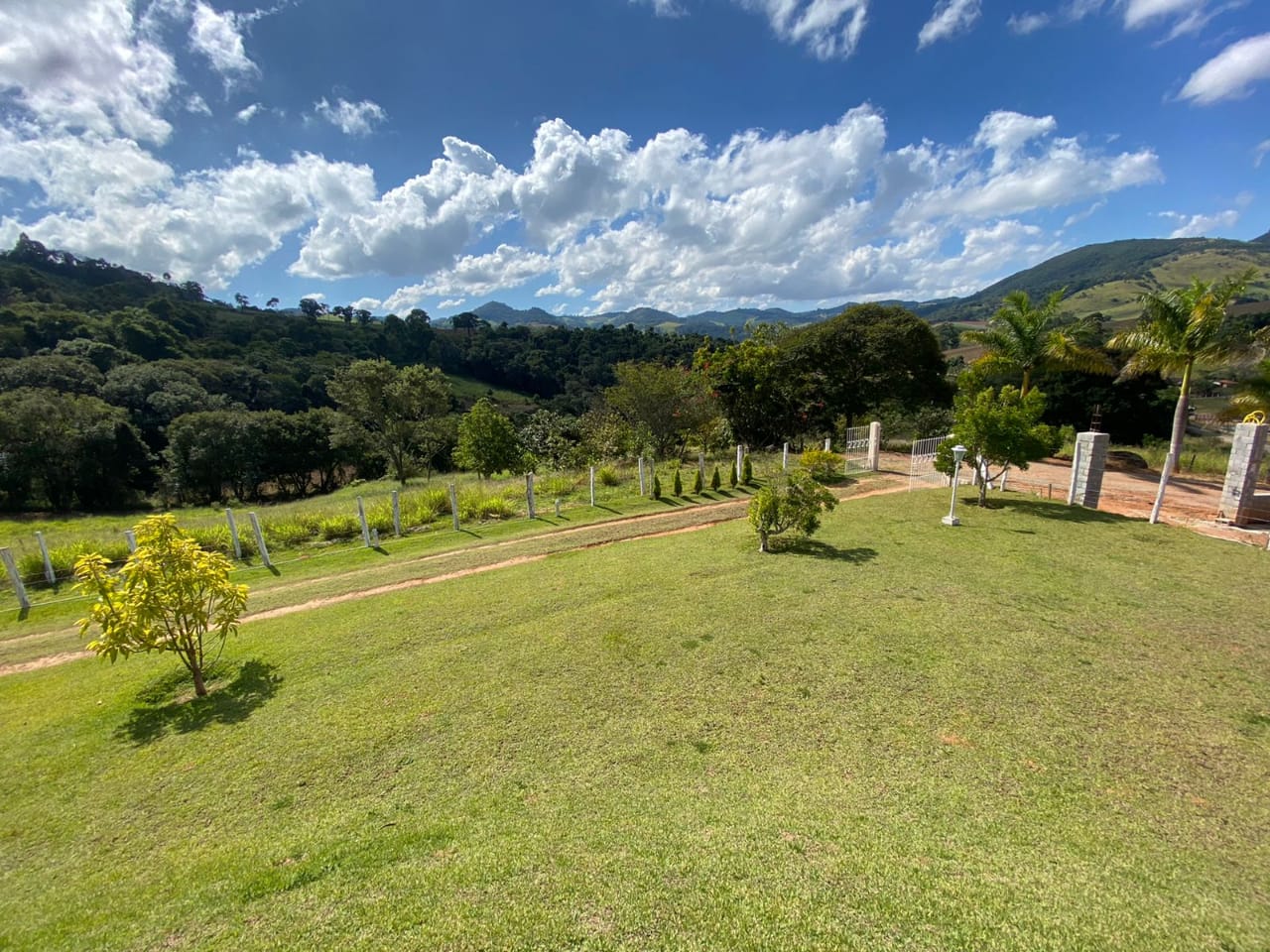 Chácara de Alto Padrão em Toledo/MG – A 1,6 km do Centro, com Piscina Aquecida e Espaço Gourmet - 1269