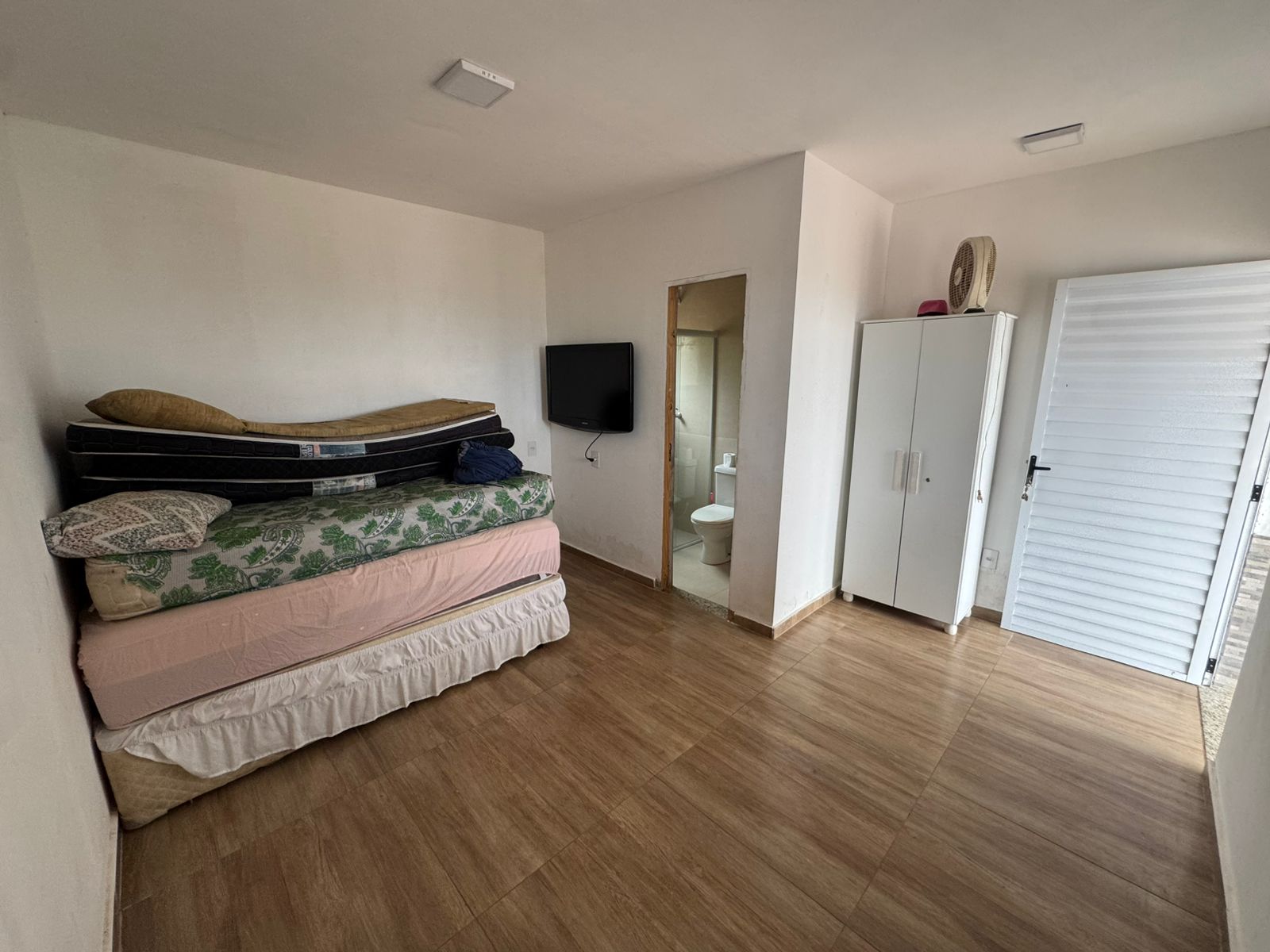 Chácara | casa com 4 suítes, sala e cozinha integrados, piscina em Socorro / SP 1273