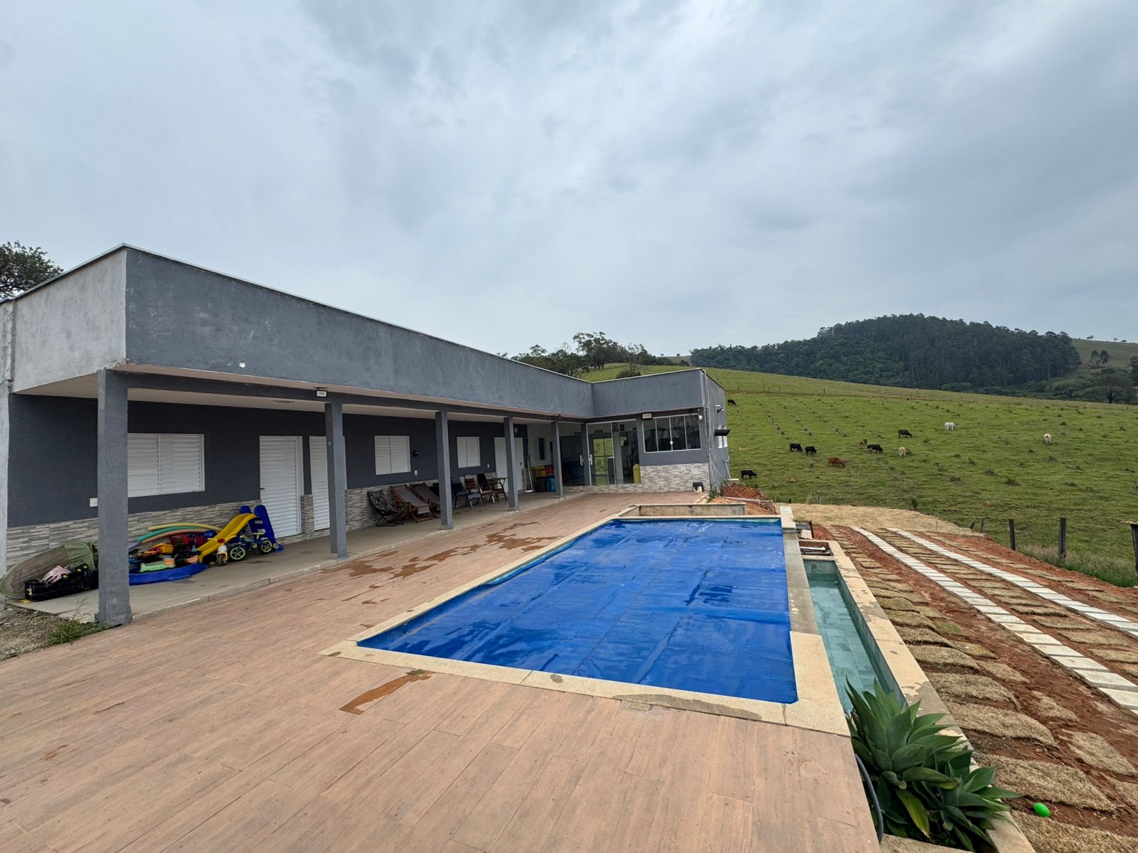 Chácara | casa com 4 suítes, sala e cozinha integrados, piscina em Socorro / SP 1273