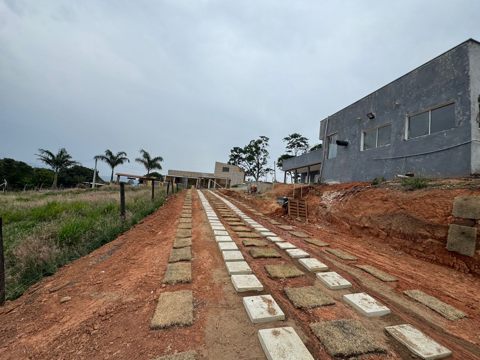 Chácara | casa com 4 suítes, sala e cozinha integrados, piscina em Socorro / SP 1273