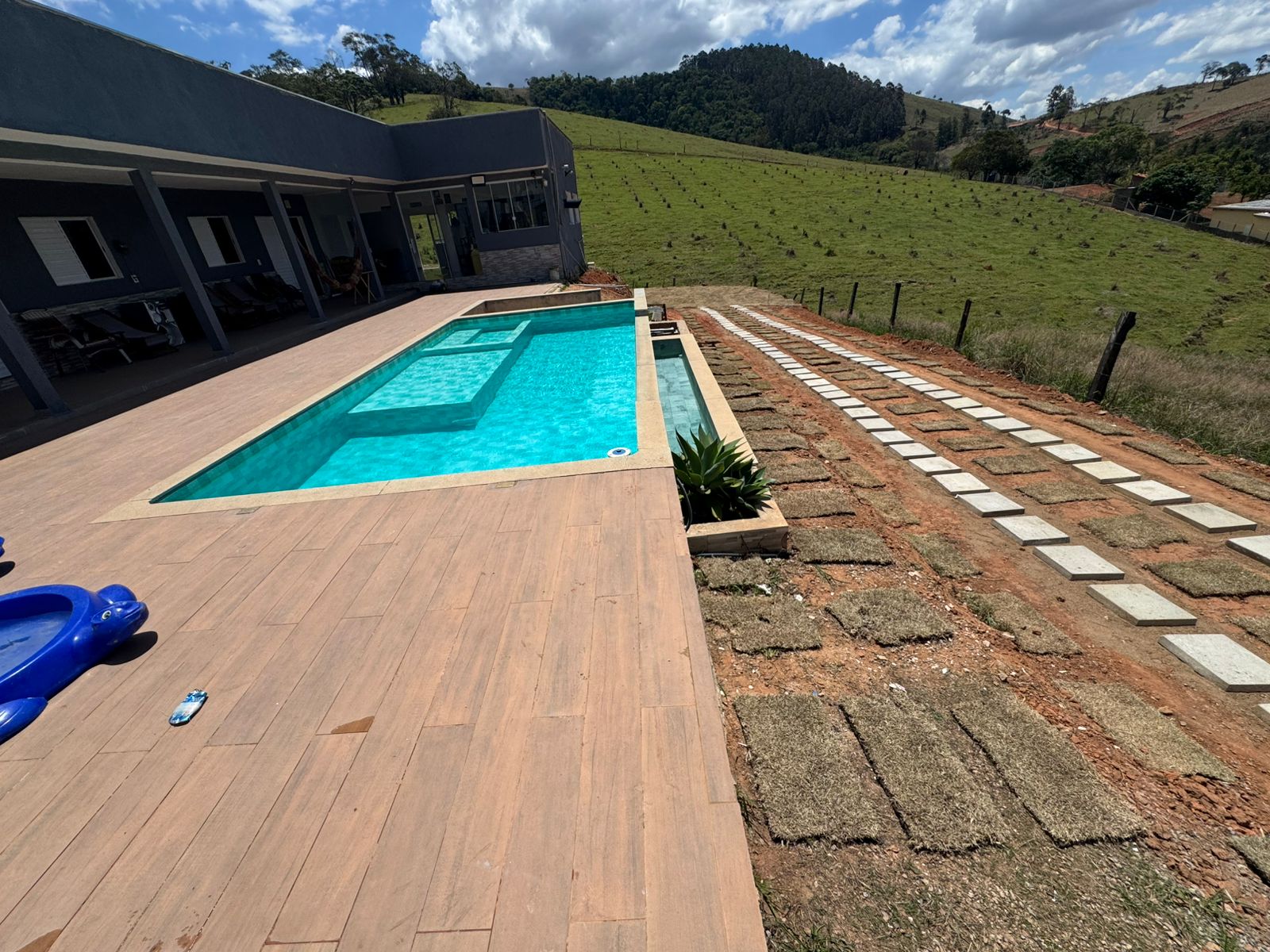 Chácara | casa com 4 suítes, sala e cozinha integrados, piscina em Socorro / SP 1273