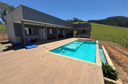Chácara | casa com 4 suítes, sala e cozinha integrados, piscina em Socorro / SP 1273