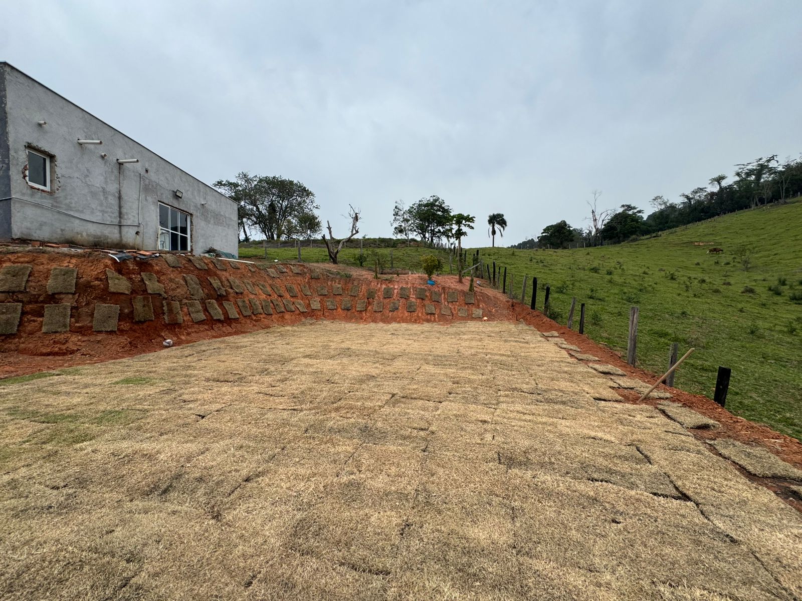 Chácara | casa com 4 suítes, sala e cozinha integrados, piscina em Socorro / SP 1273