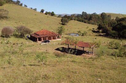 Propriedade rural com 6 alqueires, lago, água de nascente e casa completa. Agende sua visita cod. 1275