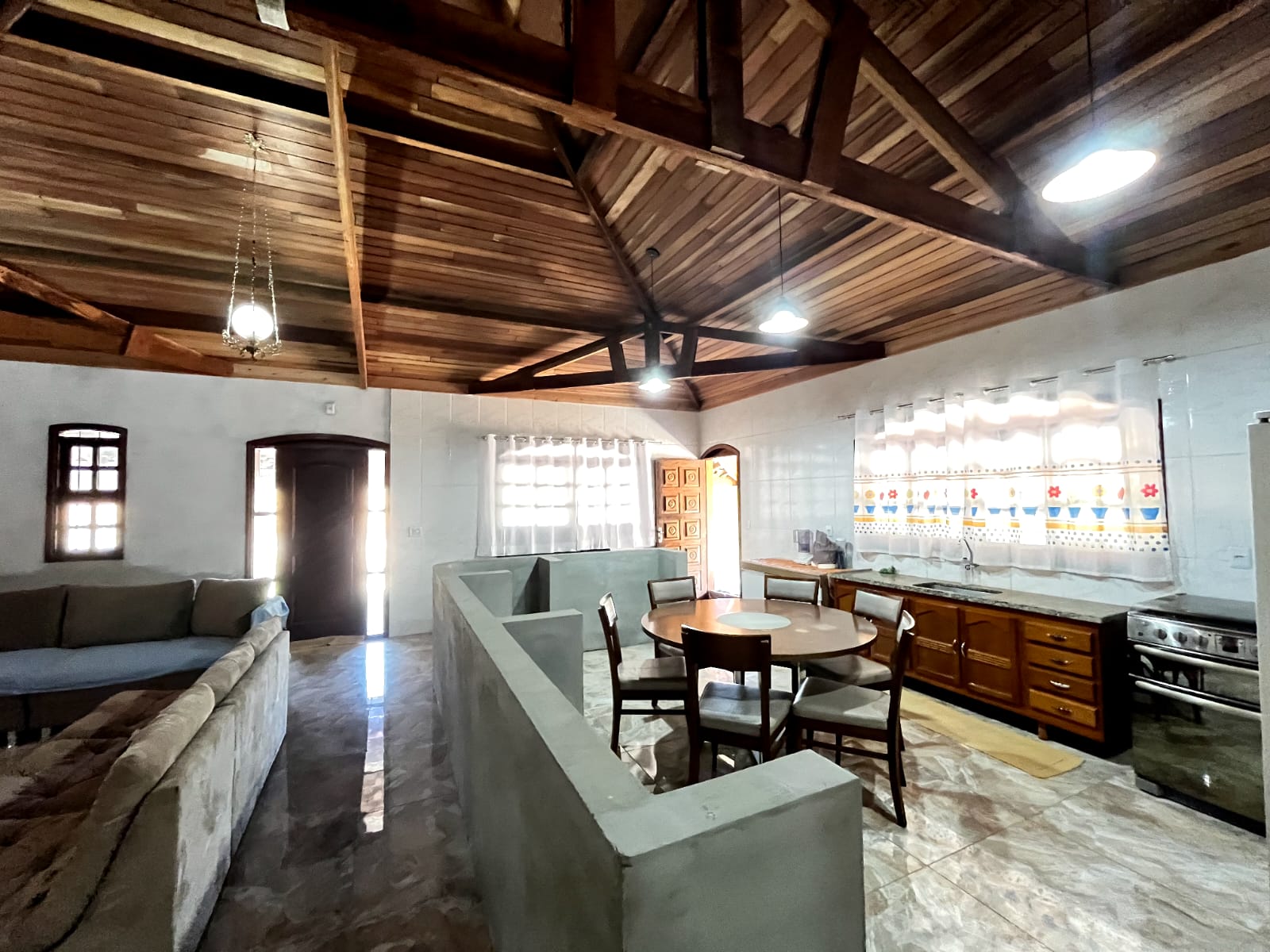 Chácara em Toledo-MG — 2.000 m², casa com 3 quartos, riacho nos fundos cód.1278