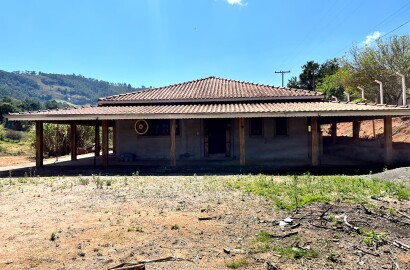 Chácara em Toledo-MG — 2.000 m², casa com 3 quartos, riacho nos fundos cód.1278