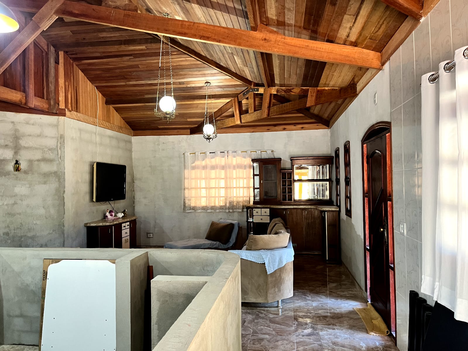 Chácara em Toledo-MG — 2.000 m², casa com 3 quartos, riacho nos fundos cód.1278