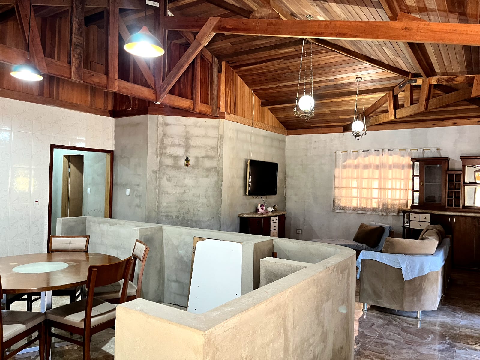 Chácara em Toledo-MG — 2.000 m², casa com 3 quartos, riacho nos fundos cód.1278