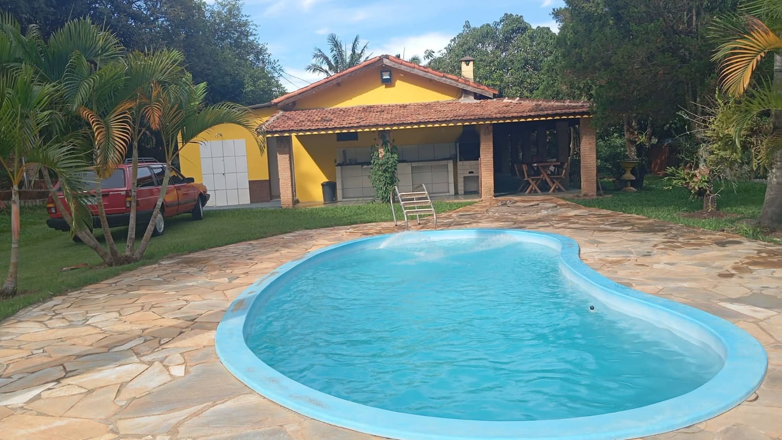 Chácara à Venda em Extrema/MG: 2.000 m², Piscina e Casa com 3 Quartos a 500 m da Fernão Dias