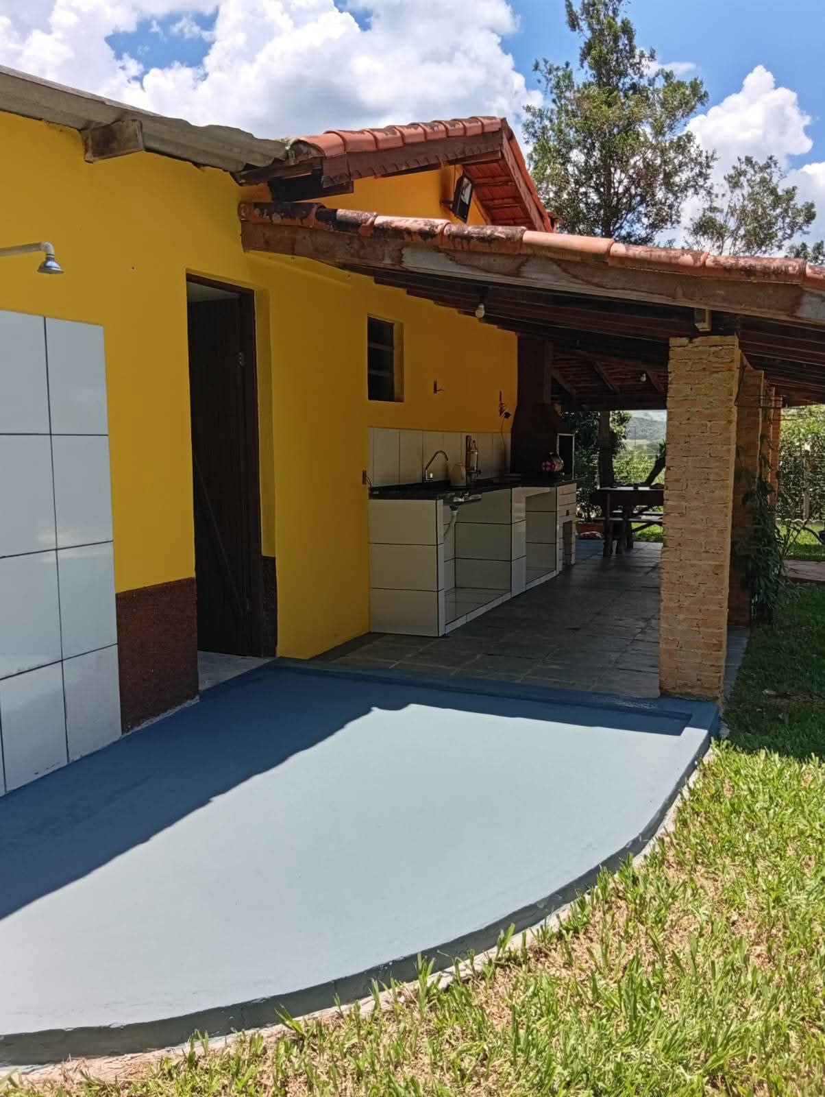Chácara à Venda em Extrema/MG: 2.000 m², Piscina e Casa com 3 Quartos a 500 m da Fernão Dias