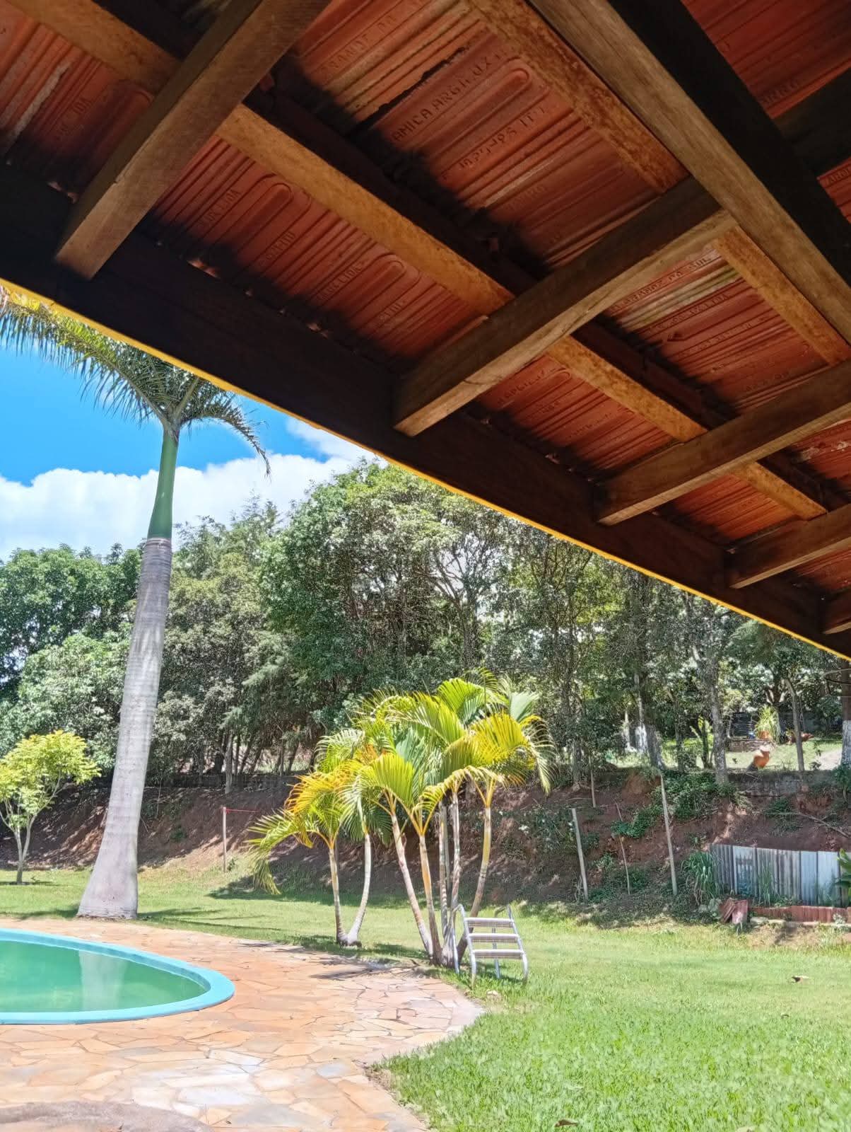 Chácara à Venda em Extrema/MG: 2.000 m², Piscina e Casa com 3 Quartos a 500 m da Fernão Dias
