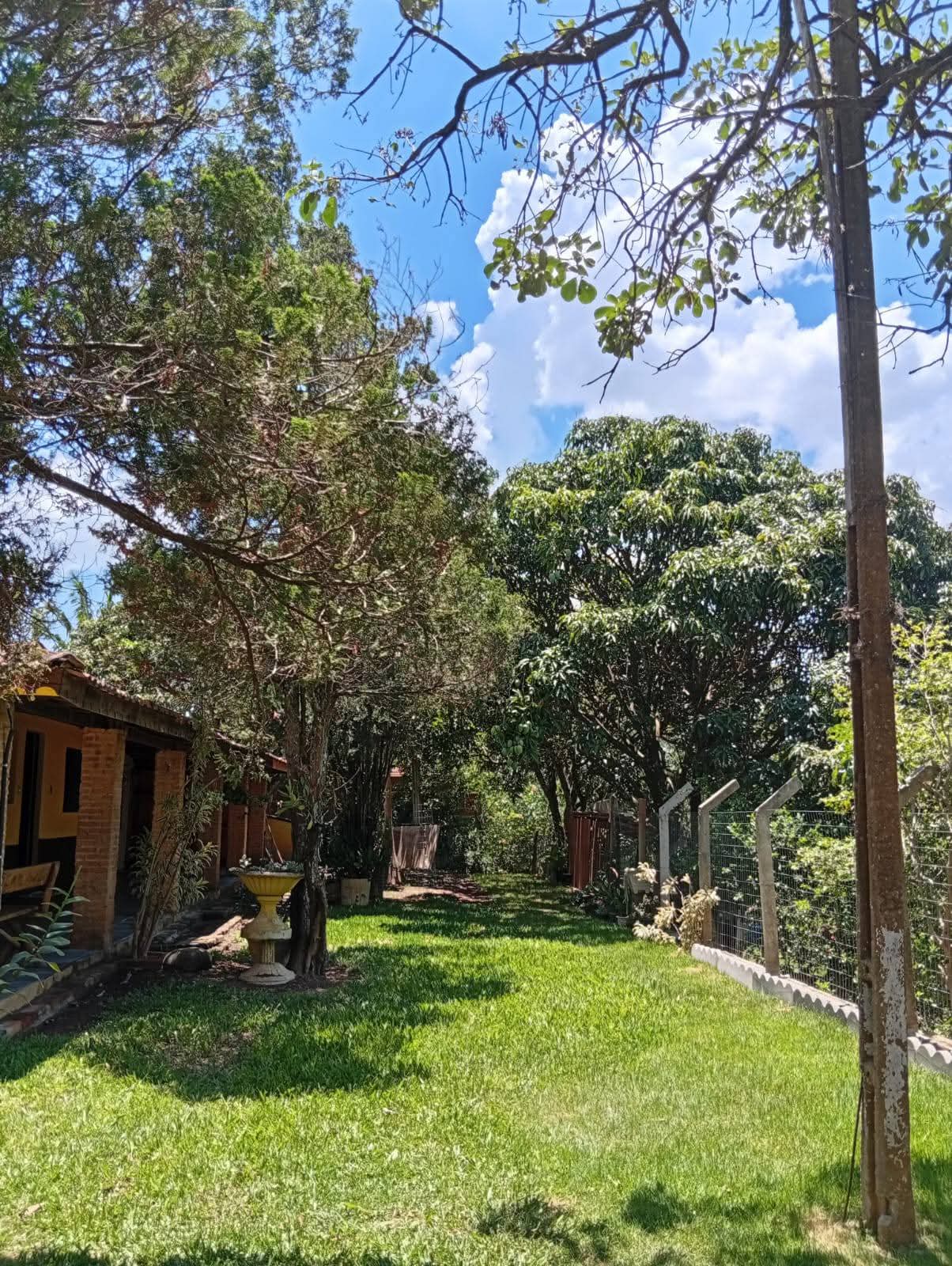 Chácara à Venda em Extrema/MG: 2.000 m², Piscina e Casa com 3 Quartos a 500 m da Fernão Dias