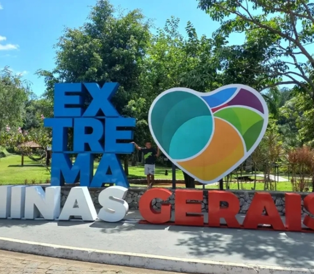 Chácara à Venda em Extrema/MG: 2.000 m², Piscina e Casa com 3 Quartos a 500 m da Fernão Dias